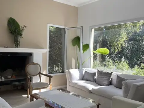 Casa en Venta en B° La Escondida, Bella Vista