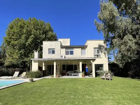 Casa en Venta en B° La Escondida, Bella Vista
