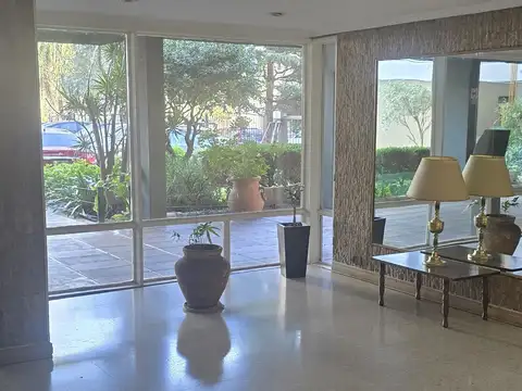 Depto 4 ambientes,  impecable!!  Excelente Ubicacion!