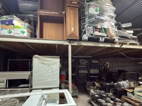 Galpón / Depósito en ubicación estrategica-Caseros