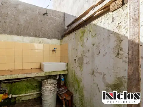 Departamento económico con patio propio - C986