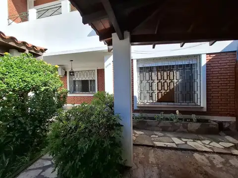 Cómoda casa 5 amb tipo PH con cochera y jardín Florida