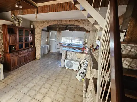 Venta casa PA 3 dormitorios con terraza, quincho y espacios amplios en planta alta Barrio Alberdi