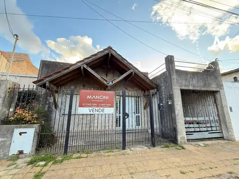 Casa de 4 ambientes con cochera - Villa Ballester