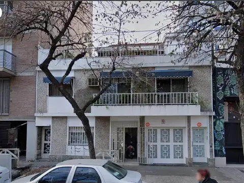 Alvear  465 - Casa de Pasillo con  Patio y Terraza de 3 Dormitorios