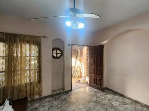 Casa + depto ala venta  en PH en Libertad
