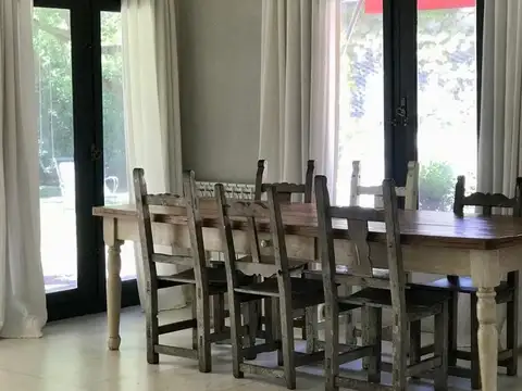 Casa en Alquiler Temporal con 1 cochera
