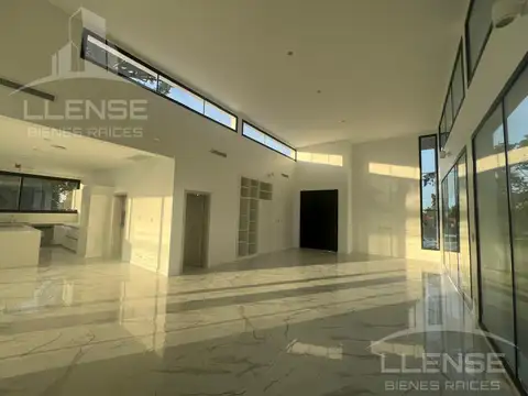 Casa en Alquiler de 3 dormitorios