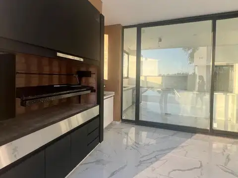 Casa 4 ambientes con pileta en alquiler - Barrio Privado Magallanes