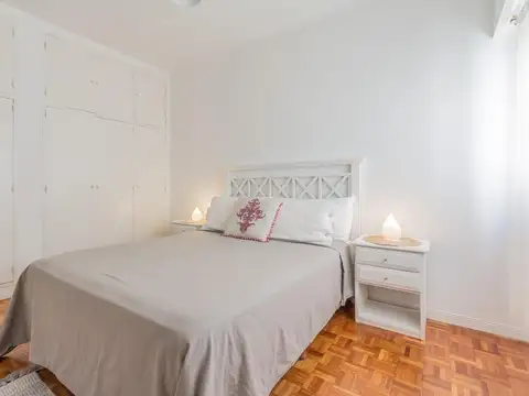 Paraguay 4600, Piso 8