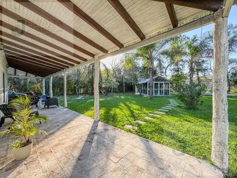 Calida Casa Estilo Chalet en Venta -Chacras de Benitez-