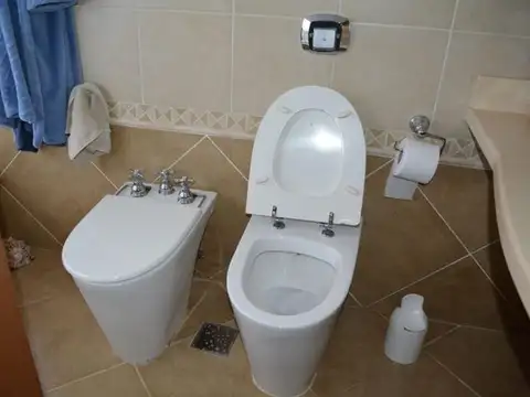 Casa 5 ambientes con 3 baños