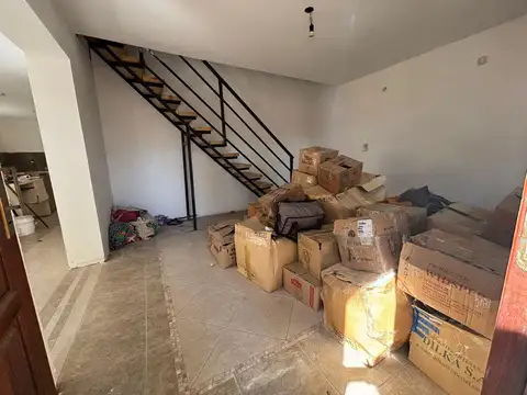 Casa 6 ambientes con 2 baños