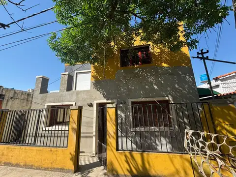 VENTA. CASA DE 3 DORMITORIOS. CENTRO. FUNES.