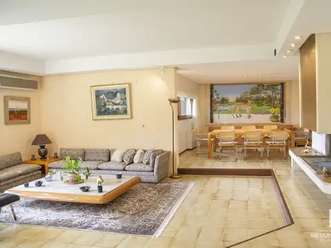 Casa 6 ambientes con 9 baños