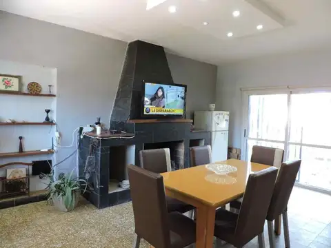 Casa 5 ambientes con 2 baños