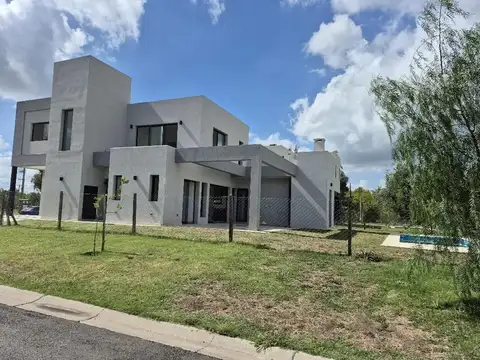 Casa en Venta en Pilar Del Este - Santa Elisa, USD 230.000