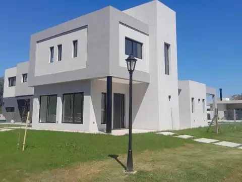 Mlm. Increíble Casa En Barrio Santa Elisa, Pilar D
