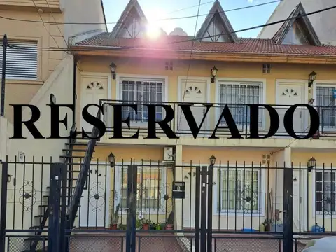 DEPARTAMENTO CON COCHERA Y PATIO EN VENTA - APTO CREDITO