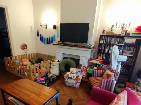 CHALET  4 AMB DESARROLLADO EN PLANTA BAJA  CON  AMPLIO JARDÍN AL FRENTE Y AL CONTRAFRENTE!