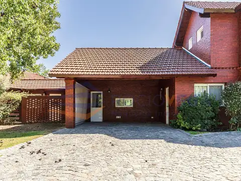 Casa en Venta con 2 cocheras