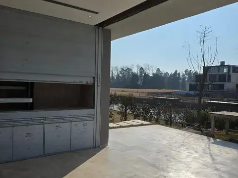 Casa en Alquiler de 5 dormitorios