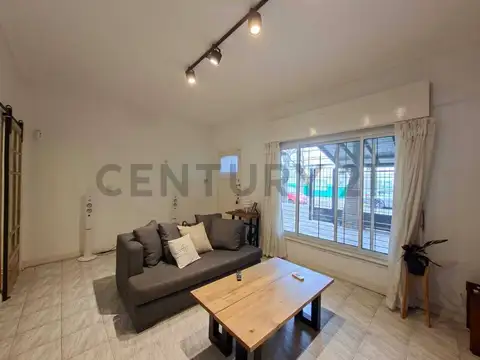 Venta Casa de 4 ambientes en una planta con gran patio y cochera en Beccar