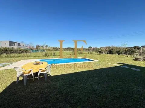 Casa en Venta con 3 cocheras