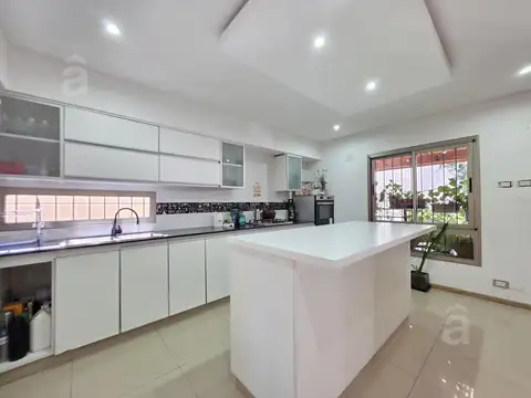 Casa en alquiler - zona Villa Ballester
