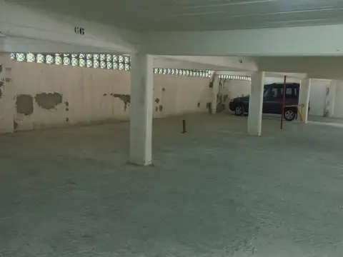 Excelente Cochera Cubierta a 150 metros del mar!