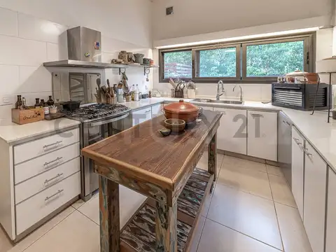 VENTA Casa 5 Ambientes en 1 Planta con Vista a la Laguna — Cantón Norte, Escobar