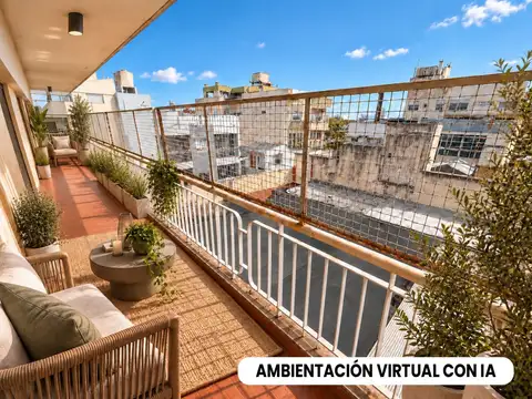 AMPLIO SEMIPISO DE 4 AMBIENTES CON TERRAZA PROPIA, BALCÓN CORRIDO, DEPENDENCIA DE SERVICIO, PATIO Y BAULERA - MUY BAJAS EXPENSAS