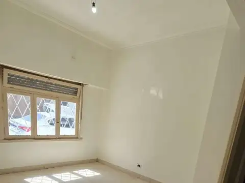 PH PB 3 ambientes, sin expensas al frente. Excelente zona, entre Tonelero y Caaguazu