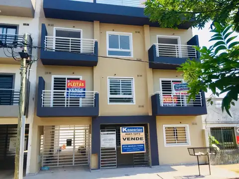 VENTA EXCELENTE DEPARTAMENTO 2 AMBIENTES CON PATIO PROPIO!!