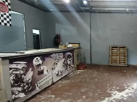 Galpon Sobre Terreno Propio 8,71 X21,38 en Dos Plantas, zona de Repuestos