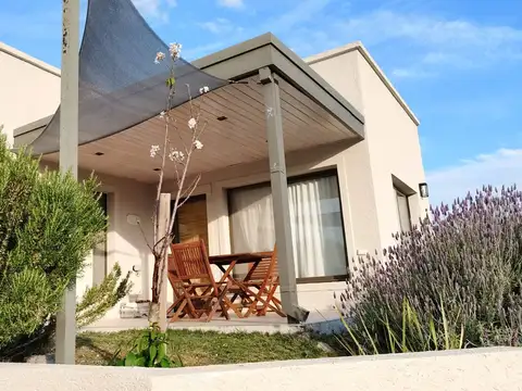 Se Vende 2 Casas c/ Vista Al Lago y Pileta Rumipal