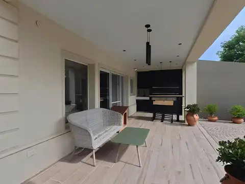 Depto Tipo Casa en Venta en Villa Adelina, USD 280.000