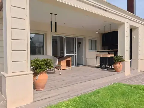 Depto Tipo Casa en Venta de 5 ambientes
