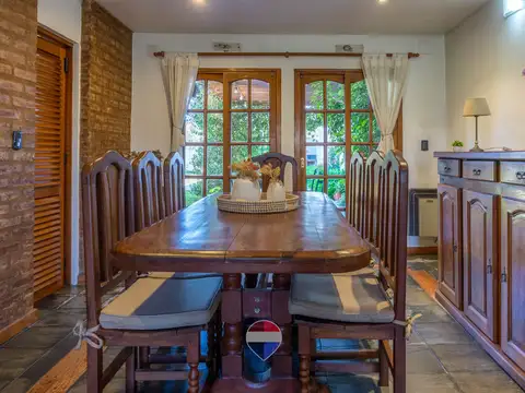CASA 4 DORMITORIOS EN VENTA M.B GONNET -LA PLATA .