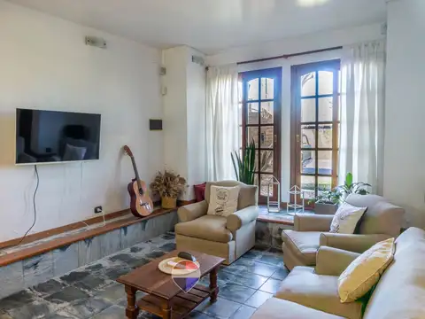 Casa en Venta con 2 cocheras