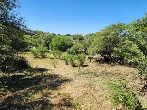 Lote en Venta – Barrio cerrado sobre calle Consolación – 1010 m² – Fondo Norte – Mendiolaza Golf