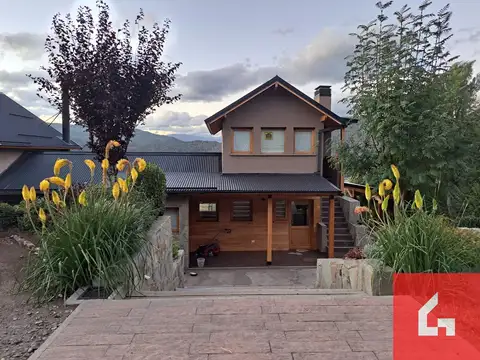 Casa 6 ambientes con 4 baños