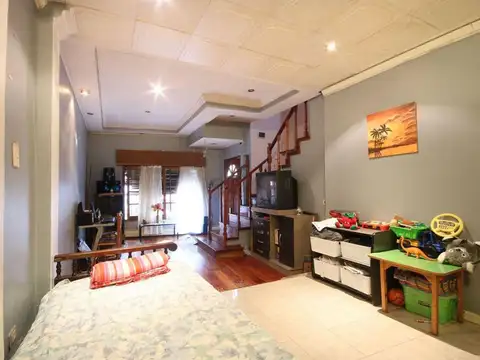 Depto Tipo Casa 4 ambientes con 2 baños
