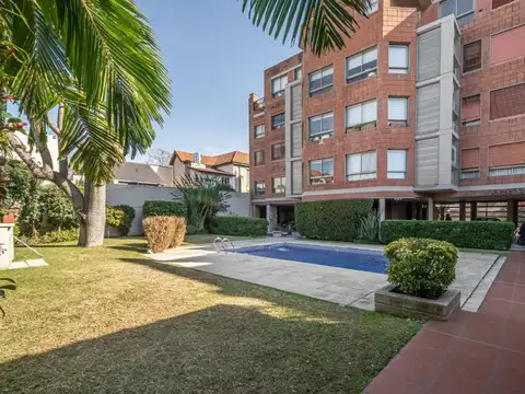 Venta , 4 ambientes con cocheras, pileta, Devoto