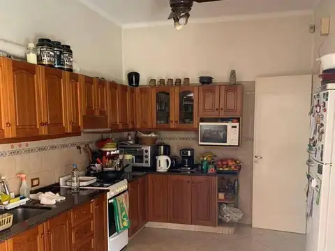 VENTA CASA CHALET DE 5 AMBIENTES 4 DORMITORIOS JARDIN, PISCINA, GARAGE Y PLAYROOM - VICENTE LOPEZ VI
