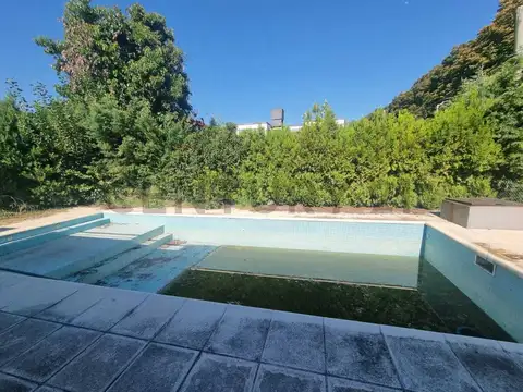 Casa en Venta con 3 cocheras