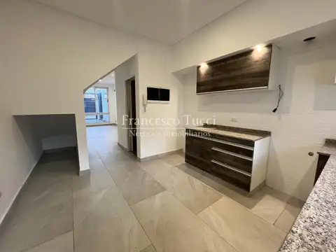 Depto Tipo Casa 4 ambientes con 2 baños
