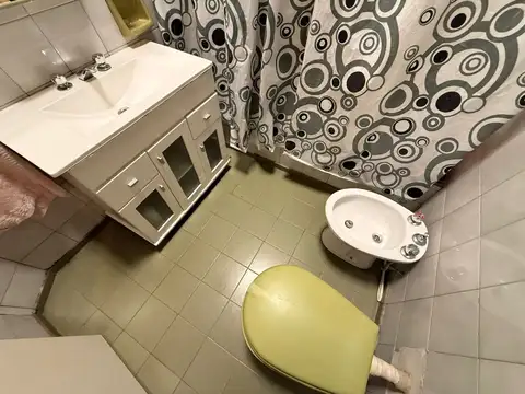 Casa 6 ambientes con 2 baños