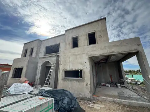 Casa a estrenar en B°Cdo Village Joven, Bella Vista