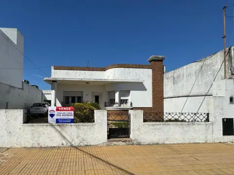 Casa céntrica, amplio terreno, San Nicolas 